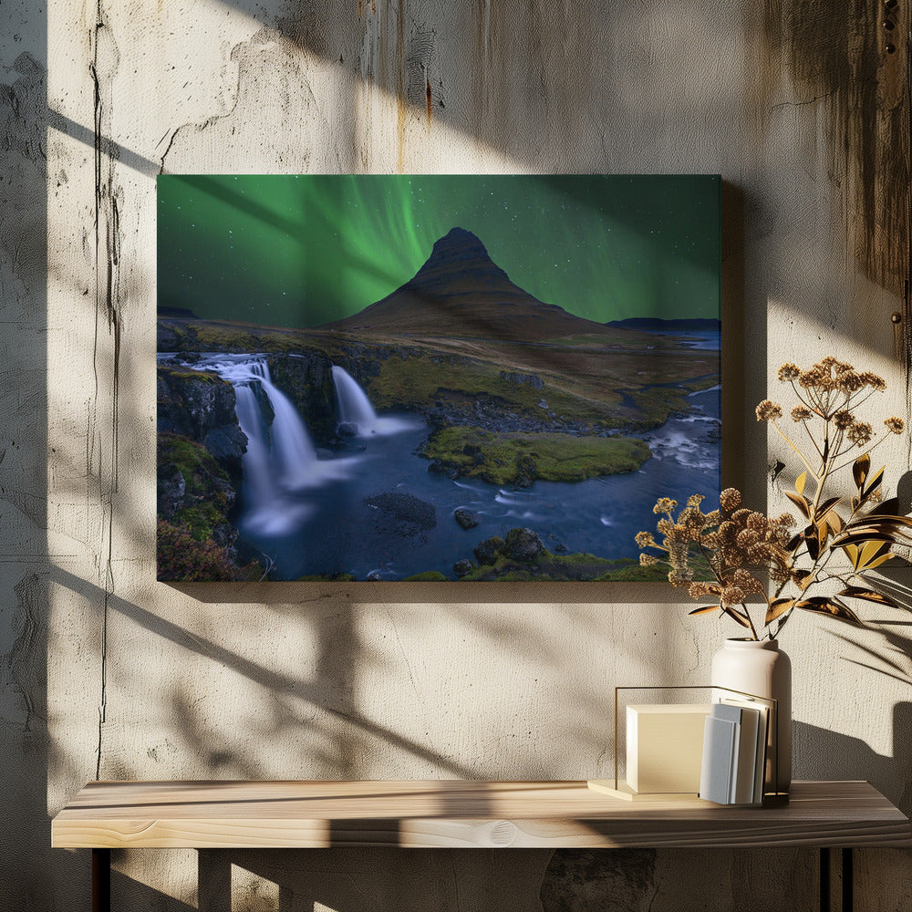 Kirkjufell... Under a boreal green sky | Canvas