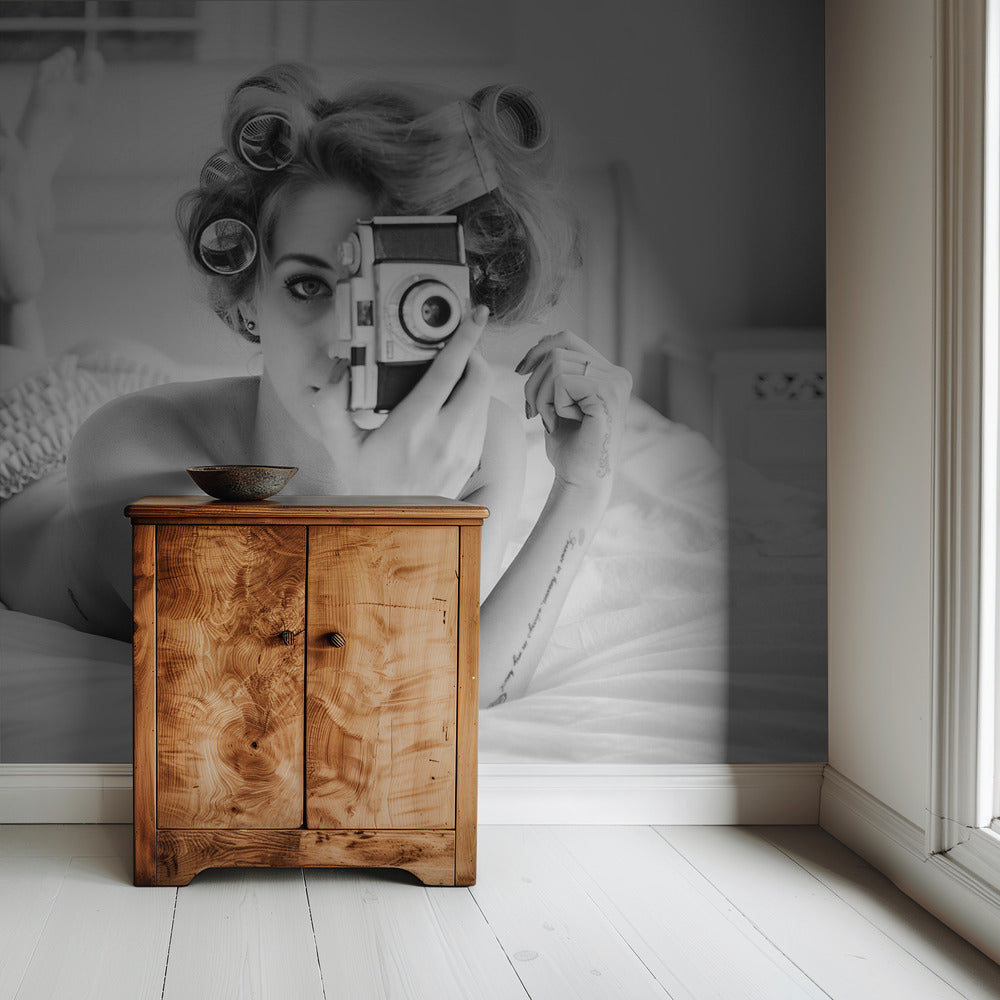 A chick, a click, and a curl | Wallpaper