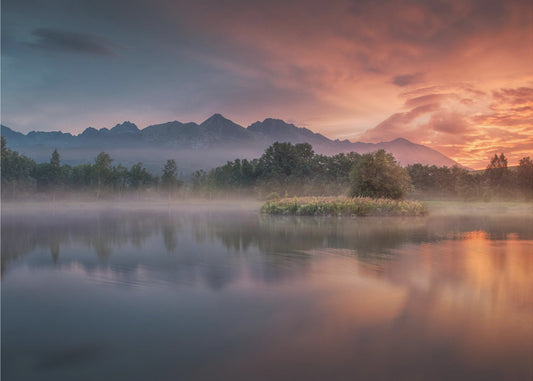 Daybreak by the lake | Canvas
